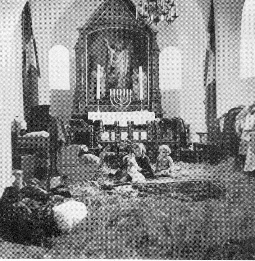 Bornholmerne søgte ly i bl.a. Rønne kirke medens "restdanmark" festede. Kirke asyl USSR bombninger